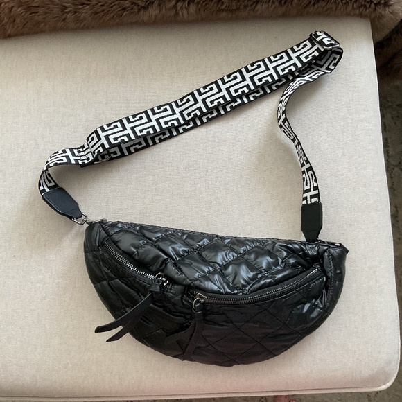 SO&LO Quilted Crossbody/ Sling - Picture 1 of 1